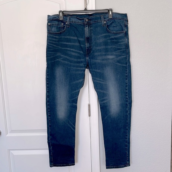Gently Used 52 Levis 42x32 